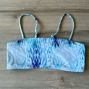 Chika surf top in Atoll